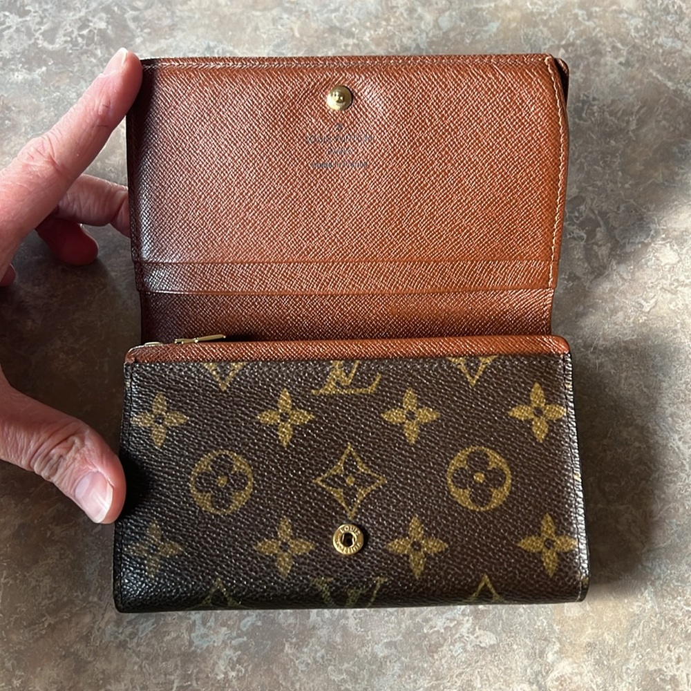 EUC Louis Vuitton small wallet